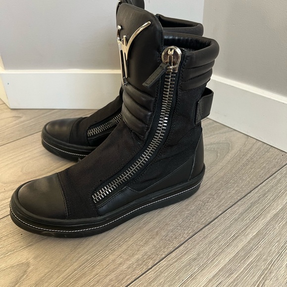 Designer boots - Picture 2 of 9